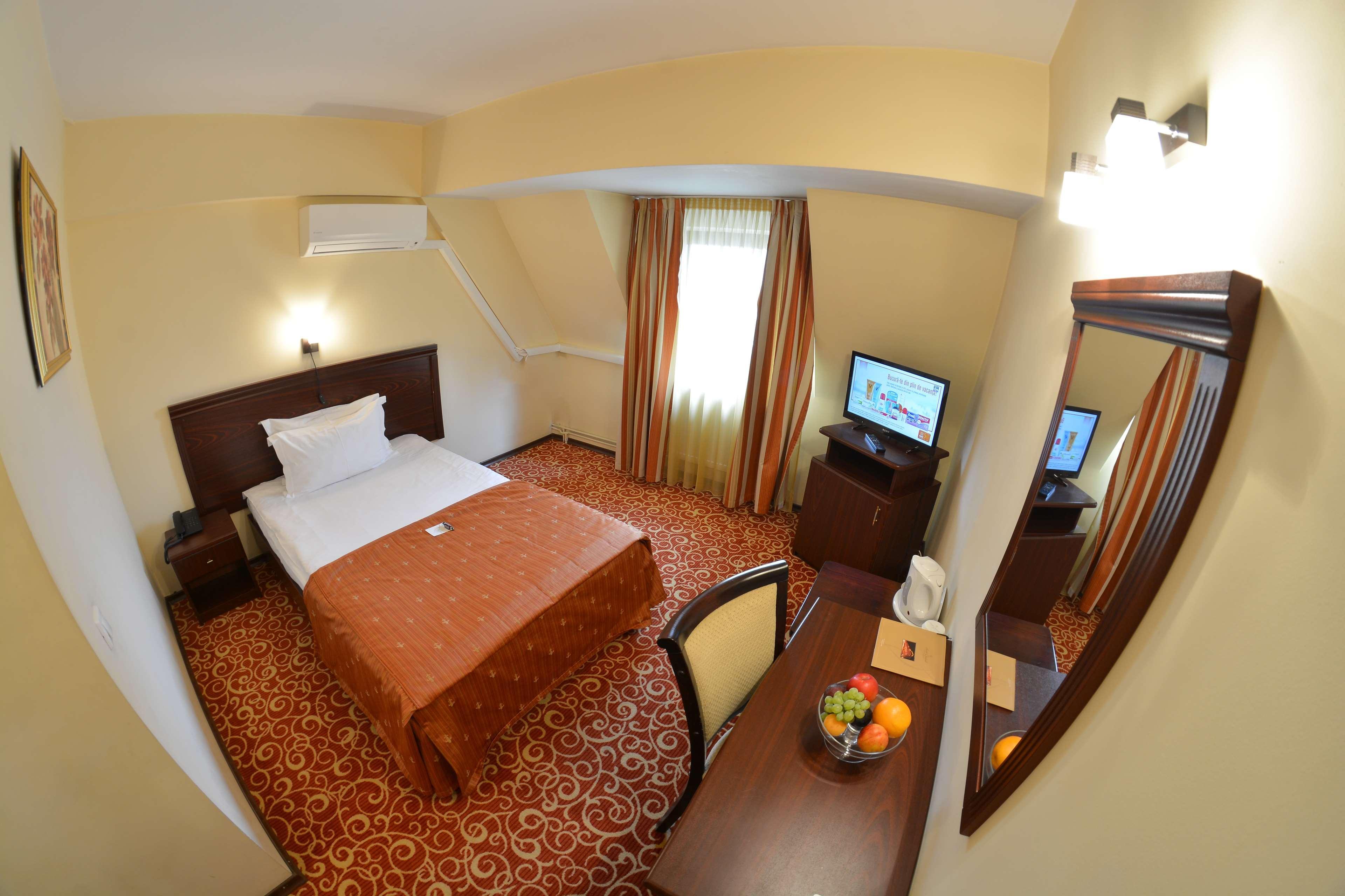 Hotel Central Ploieşti Extérieur photo