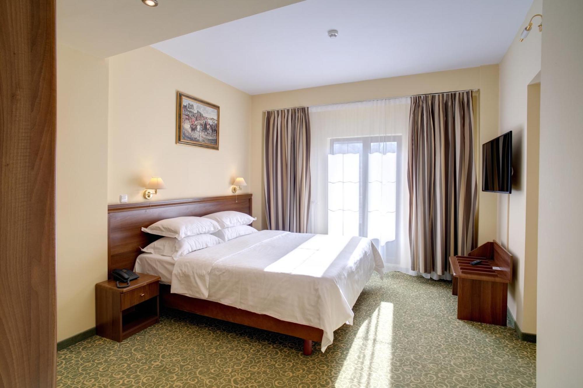 Hotel Central Ploieşti Extérieur photo
