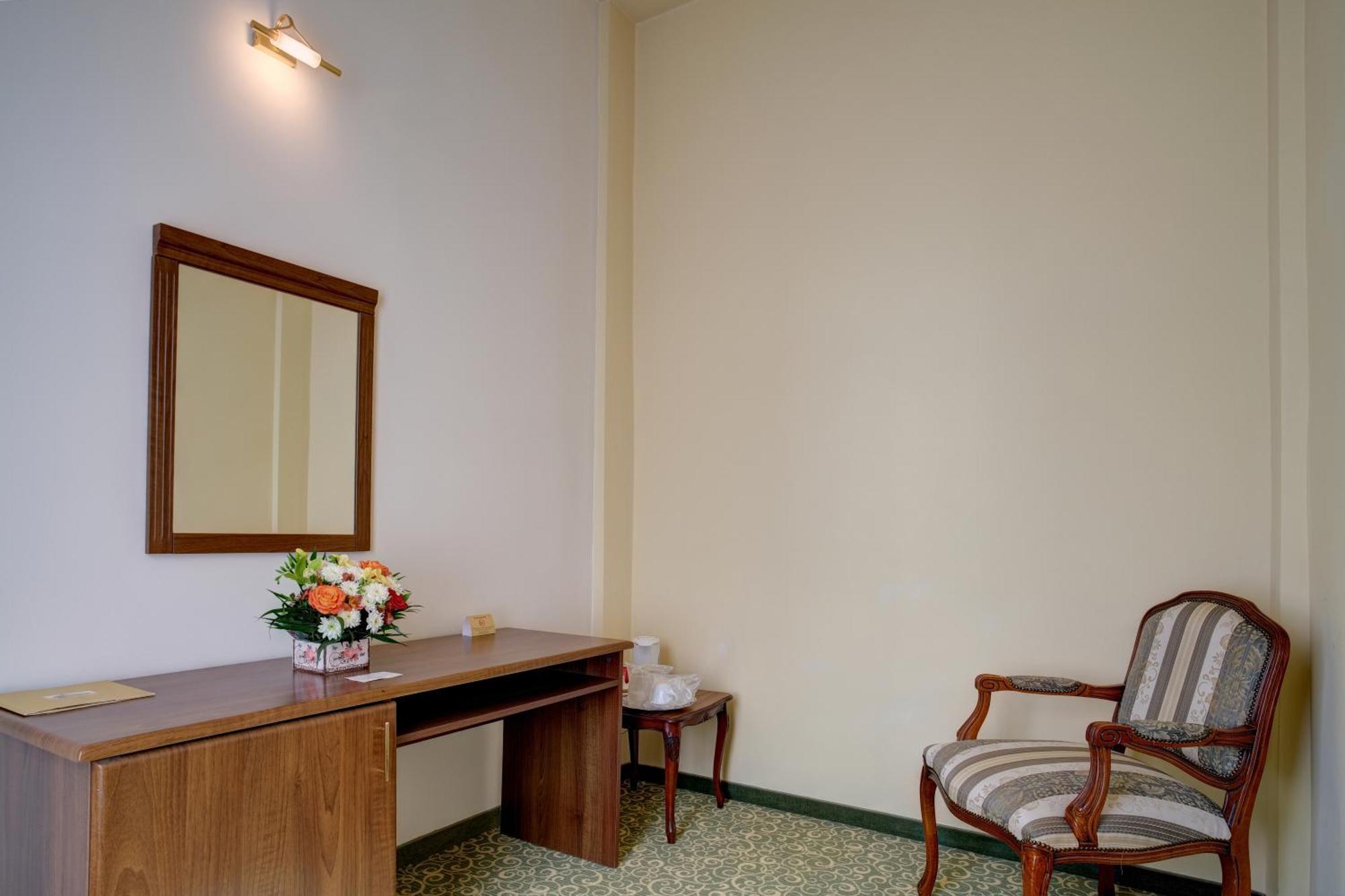 Hotel Central Ploieşti Extérieur photo