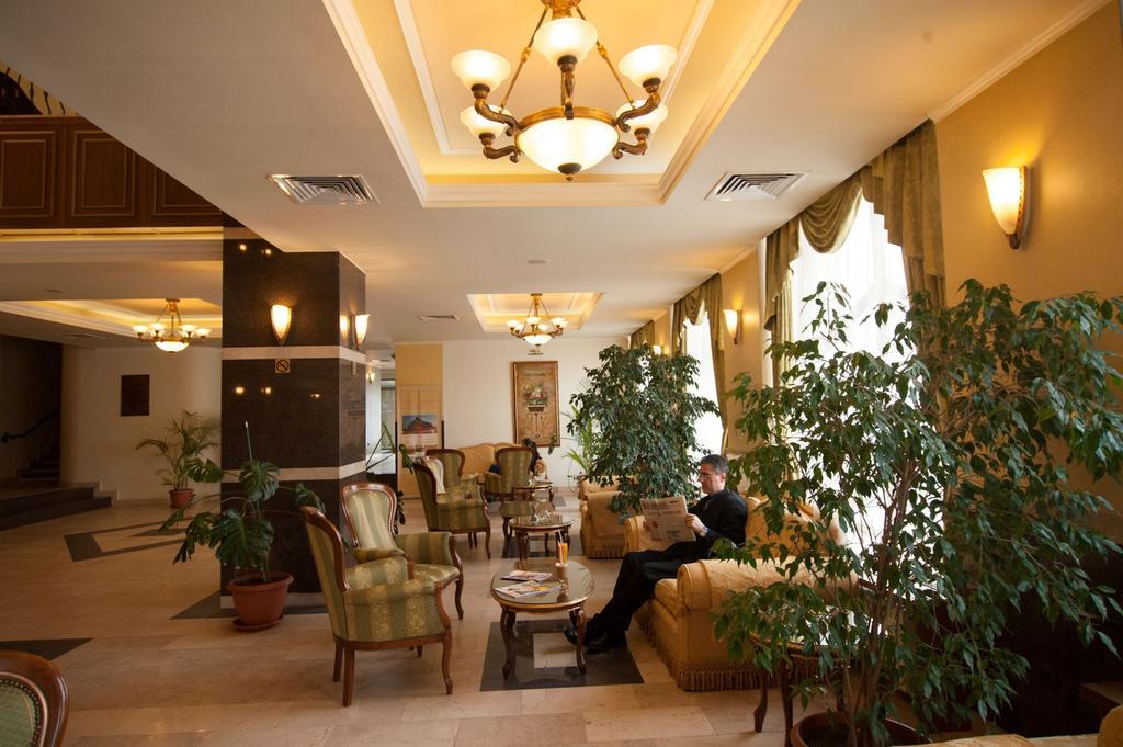 Hotel Central Ploieşti Extérieur photo