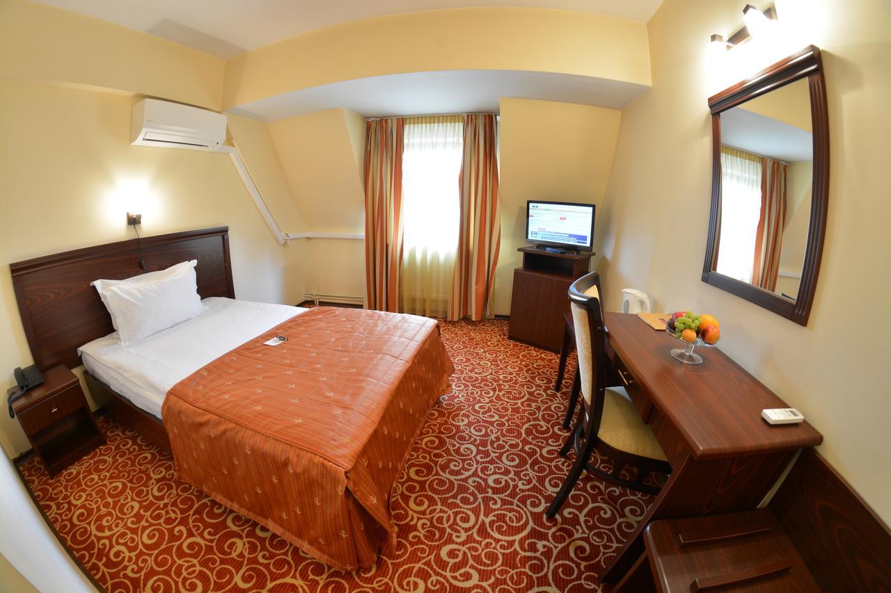 Hotel Central Ploieşti Extérieur photo