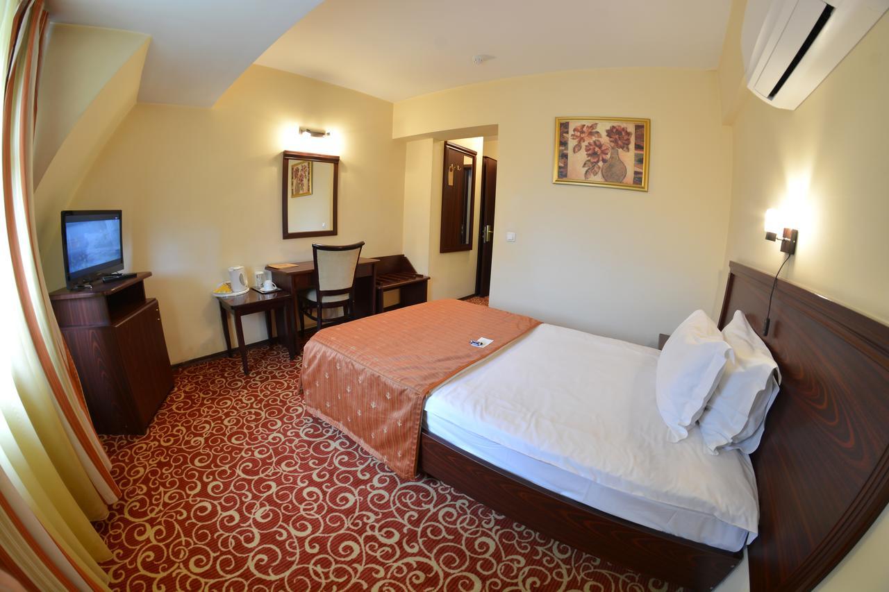 Hotel Central Ploieşti Extérieur photo