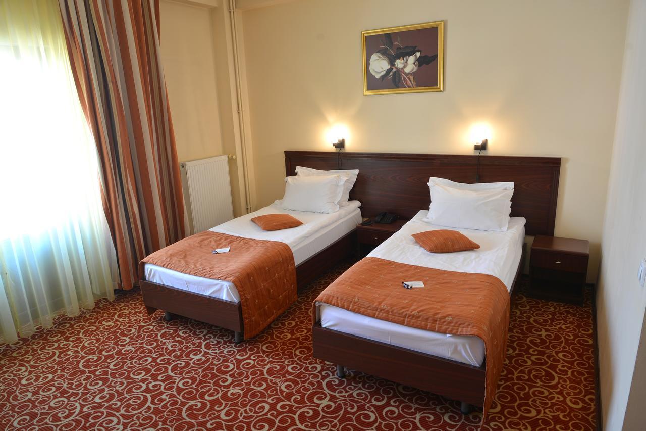 Hotel Central Ploieşti Extérieur photo