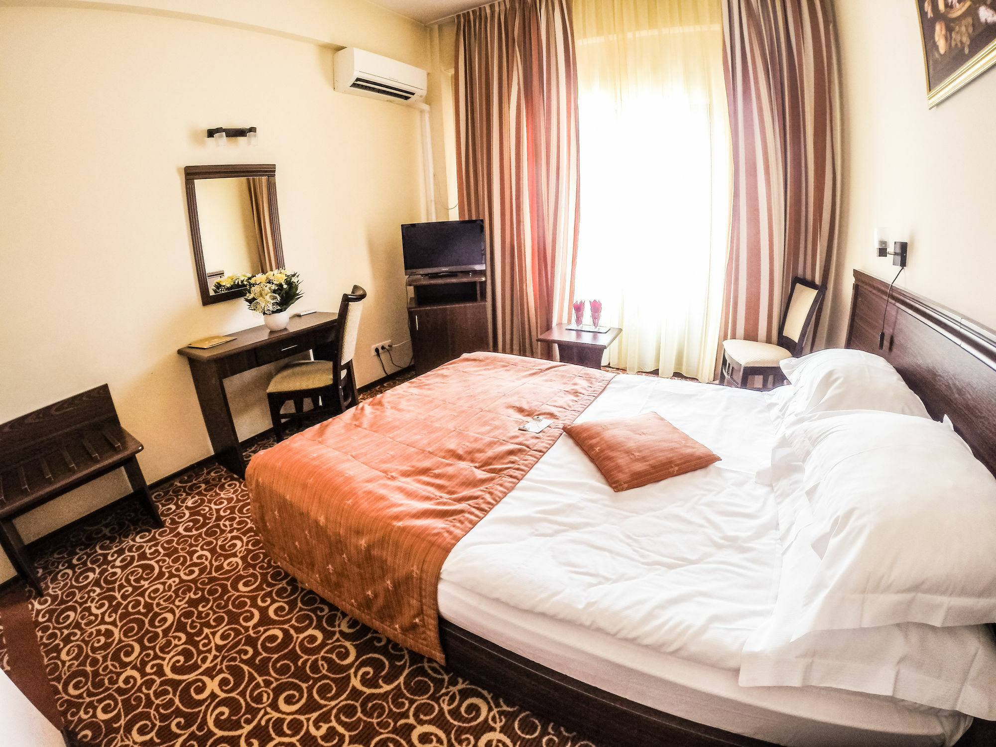 Hotel Central Ploieşti Extérieur photo